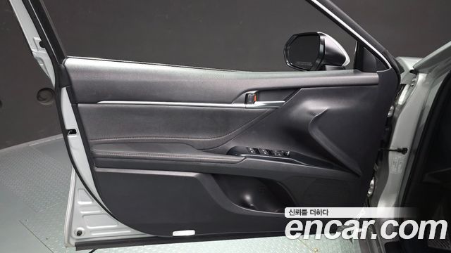 Toyota Camry 2018 — photo 14