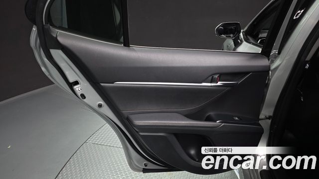 Toyota Camry 2018 — photo 15