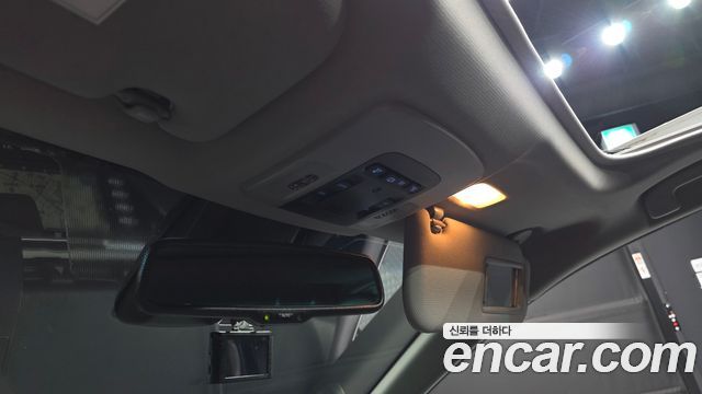 Toyota Camry 2018 — photo 29