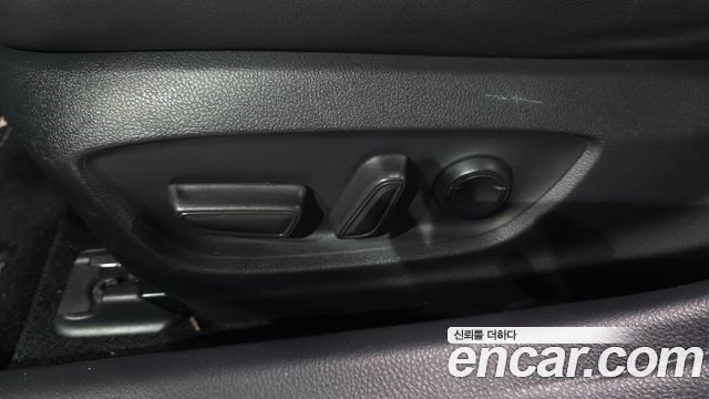 Toyota Camry 2018 — photo 32