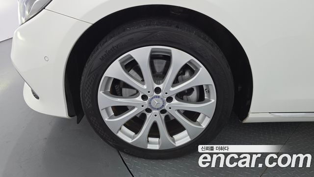 Mercedes-Benz E-Class 2017 — photo 5