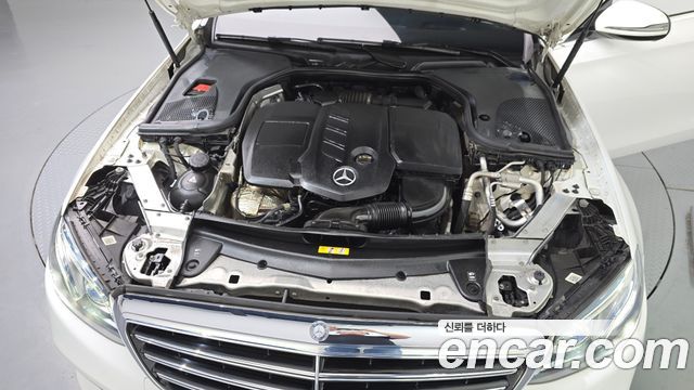 Mercedes-Benz E-Class 2017 — photo 6