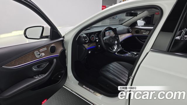 Mercedes-Benz E-Class 2017 — photo 10