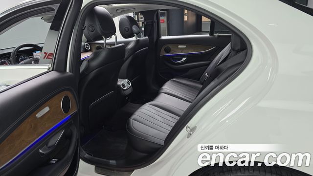 Mercedes-Benz E-Class 2017 — photo 11