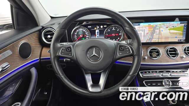Mercedes-Benz E-Class 2017 — photo 13