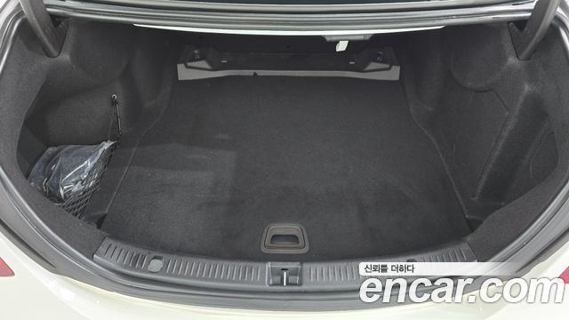 Mercedes-Benz E-Class 2017 — photo 15