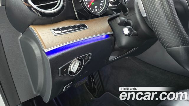 Mercedes-Benz E-Class 2017 — photo 18