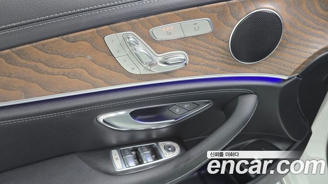 Mercedes-Benz E-Class 2017 — photo 20