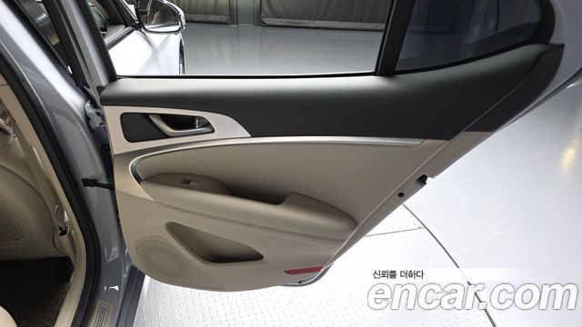 Genesis G70 2022 — photo 15