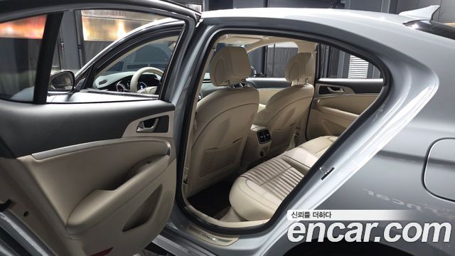 Genesis G70 2022 — photo 16