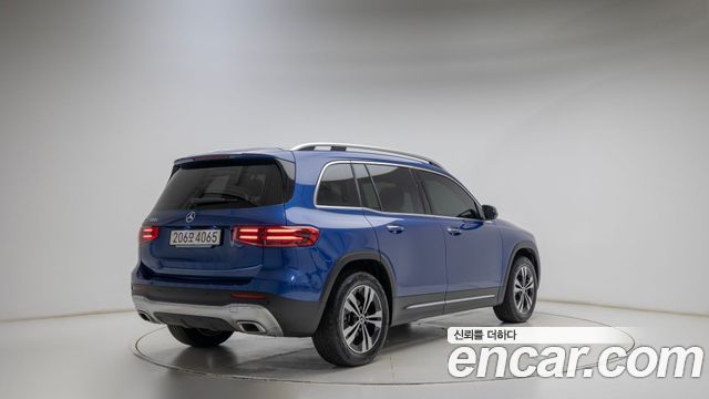 Mercedes-Benz GLB-Class 2025 — photo 2