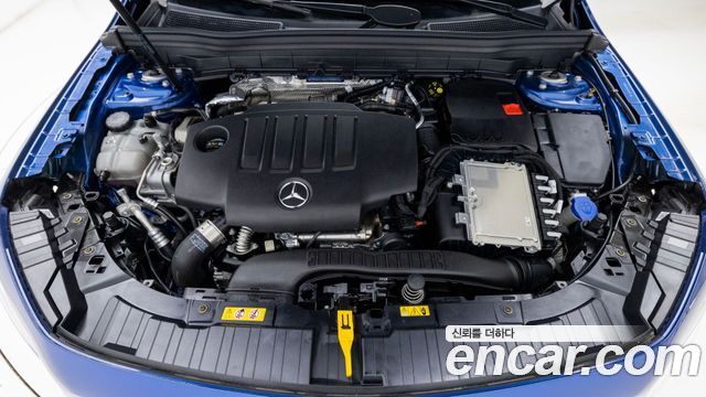 Mercedes-Benz GLB-Class 2025 — photo 6