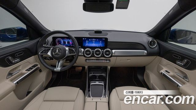 Mercedes-Benz GLB-Class 2025 — photo 7