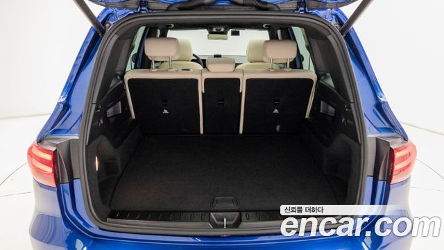 Mercedes-Benz GLB-Class 2025 — photo 11