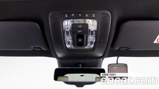 Mercedes-Benz GLB-Class 2025 — photo 17