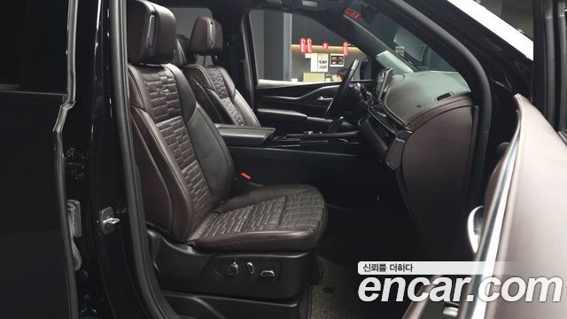 Cadillac Escalade 2023 — photo 17