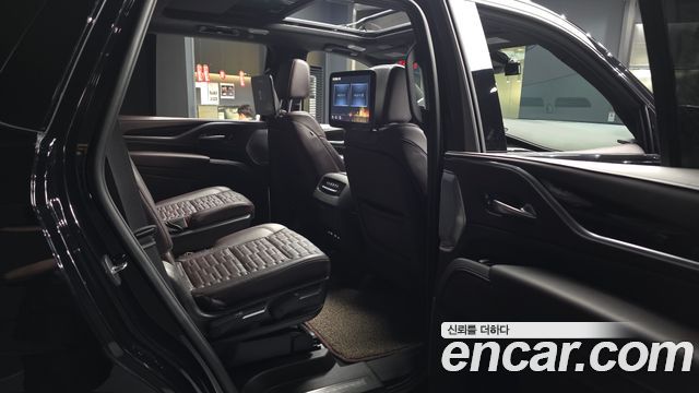 Cadillac Escalade 2023 — photo 18