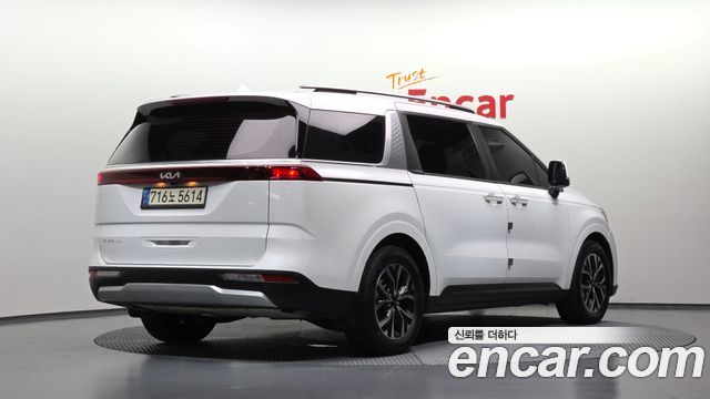 Kia Canival 2023 — photo 2