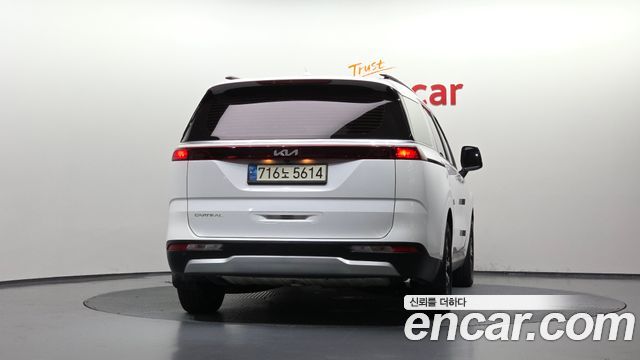 Kia Canival 2023 — photo 4