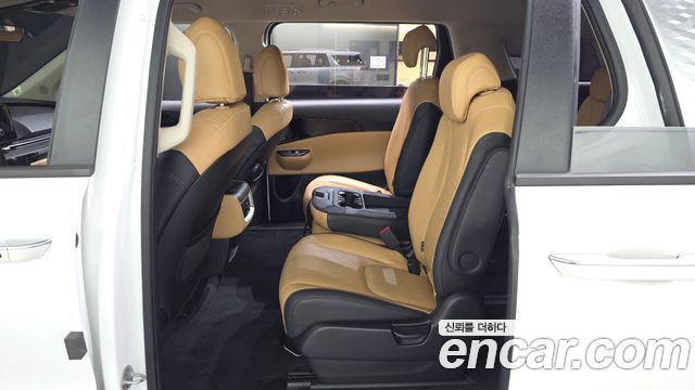Kia Canival 2023 — photo 11