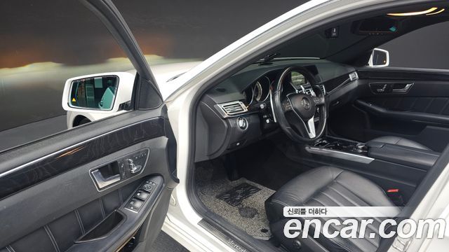 Mercedes-Benz E-Class 2016 — photo 13