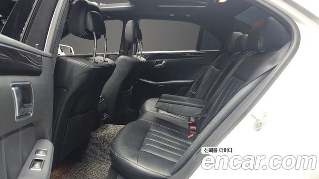 Mercedes-Benz E-Class 2016 — photo 17