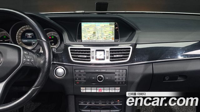Mercedes-Benz E-Class 2016 — photo 19