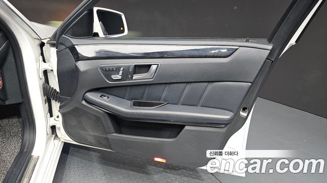 Mercedes-Benz E-Class 2016 — photo 14