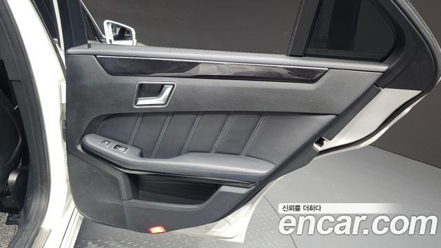Mercedes-Benz E-Class 2016 — photo 15