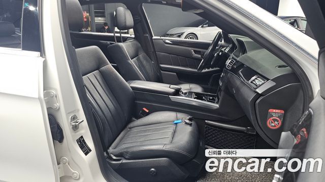 Mercedes-Benz E-Class 2016 — photo 16