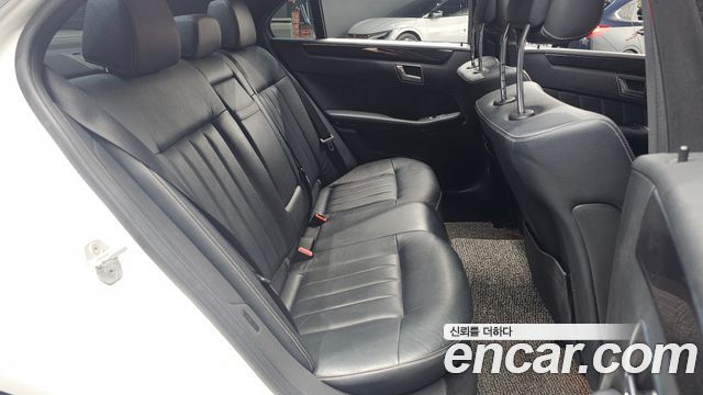 Mercedes-Benz E-Class 2016 — photo 28