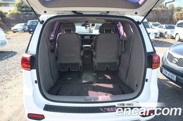 Kia Canival 2019 — photo 16