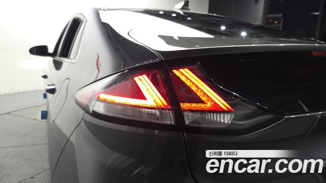 Hyundai Ioniq 2020 — photo 9