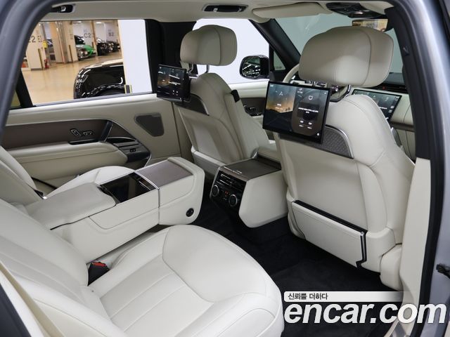 Land Rover Range Rover 2025 — photo 18