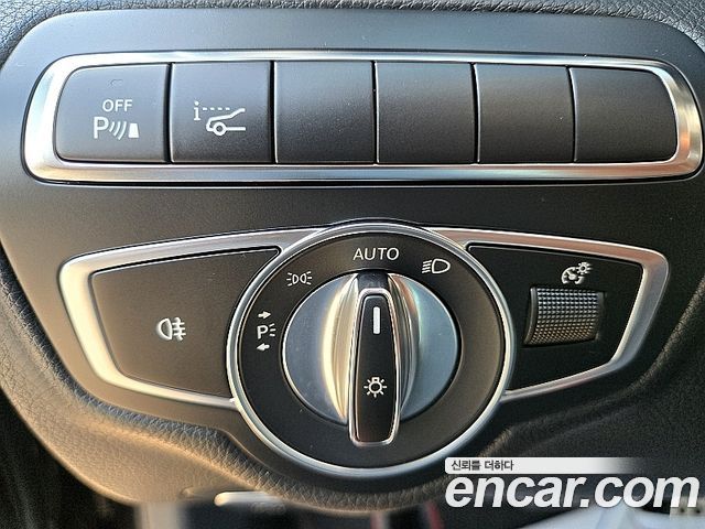 Mercedes-Benz C-Class 2019 — photo 10