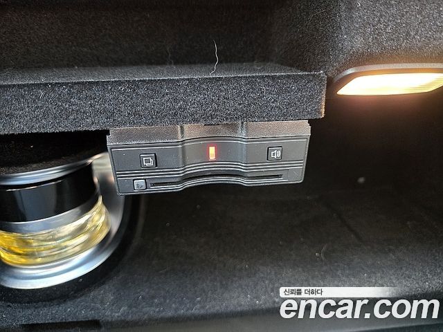Mercedes-Benz C-Class 2019 — photo 17