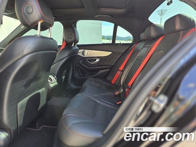 Mercedes-Benz C-Class 2019 — photo 19