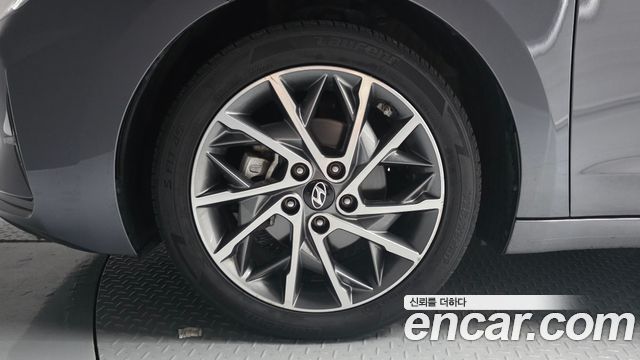Hyundai AVANTE 2019 — photo 5