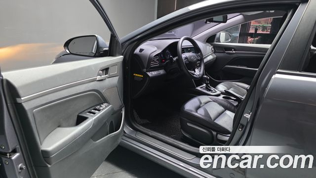 Hyundai AVANTE 2019 — photo 13