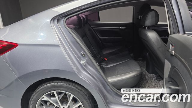 Hyundai AVANTE 2019 — photo 17