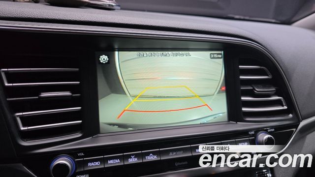 Hyundai AVANTE 2019 — photo 21