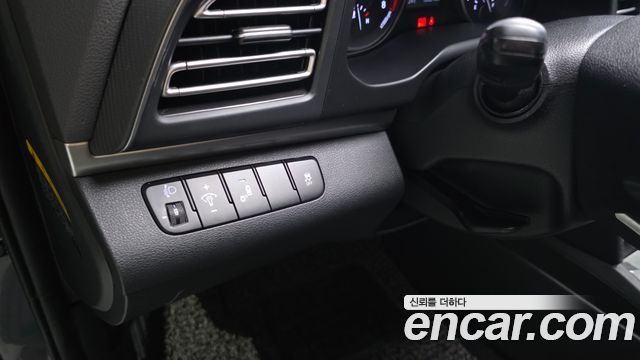 Hyundai AVANTE 2019 — photo 24