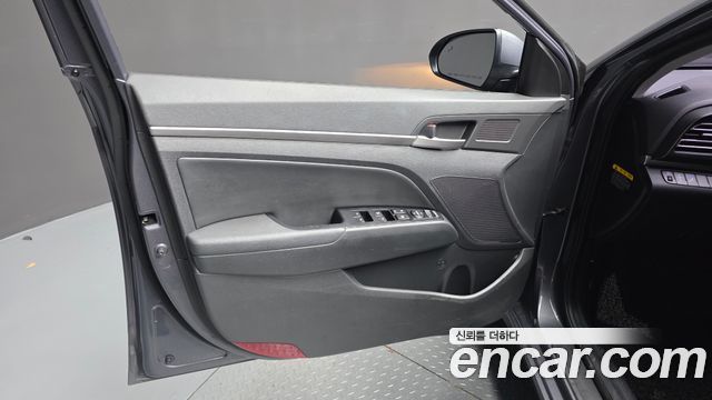 Hyundai AVANTE 2019 — photo 14