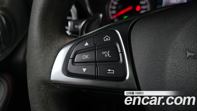 Mercedes-Benz GLC-Class 2018 — photo 32