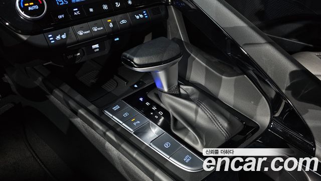 Hyundai AVANTE 2024 — photo 12