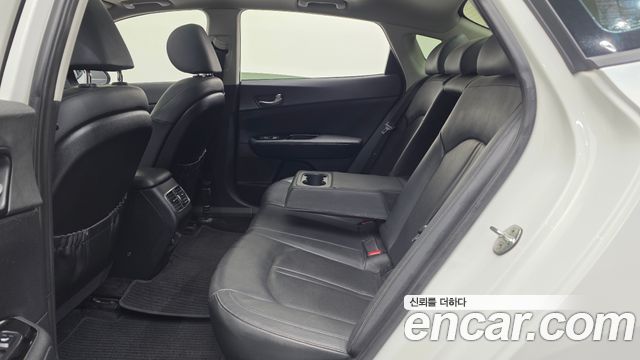 Kia K5 2018 — photo 18
