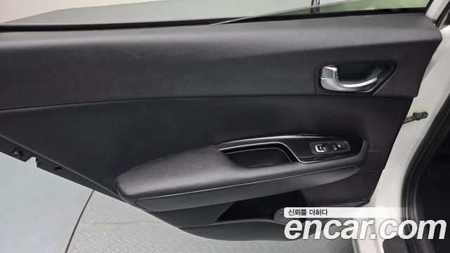 Kia K5 2018 — photo 15
