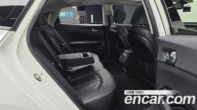 Kia K5 2018 — photo 16