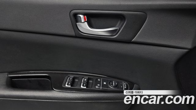 Kia K5 2018 — photo 28