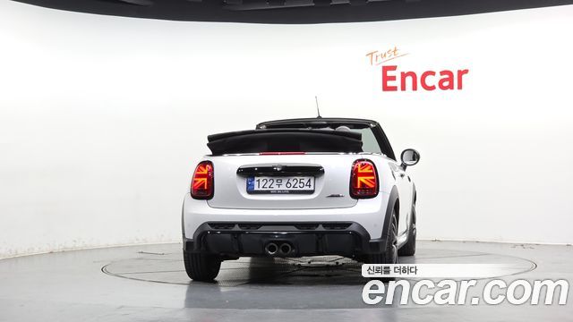 Mini Cooper Convertible 2024 — photo 4